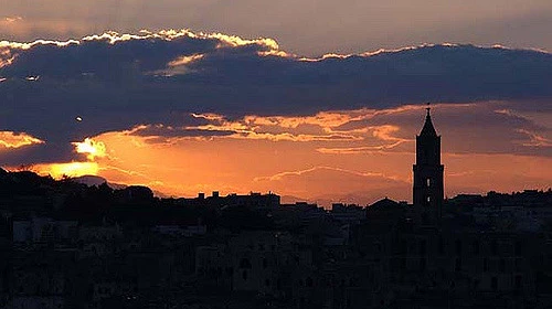 Previsione serale per il 24-03: Ancora poche nubi e temperature sopra la media